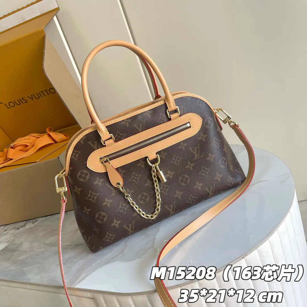【 C01 Chip version】 Internal pricesP Paragraph: M15208 Original List Enhancement💪【I'm taking a background picture.】✨Ever More PMFromAlmaThe stylish thread in the handbag., ♪ Show the fashion of Paris ♪. Designing the logoityMonogramThe canvas., And before the fine gold chains and the furs of the cattle., More equipped with a detachable shoulder belt., It's a multi-pronged thing.. This handbag and the backup functionality and the gnomeal., Set up a demobilisationMonogramTake the bag., It can be an internal layer or a single belt.. MonogramA gold metal piece in a tiny liner of fabric on a top of a oxen.1A hook design one.1A detachable inner zipper with a button on both sides.1One of those outer front zippers.1A chain of decorations can be placed.13Inch laptop, Smartphone., Zipper bag., Keys and lipstick all around.: Dismantled, Adjustable！！ Dimensions: 35 x 21 x 12 centimetres (High x Kuan x Length)