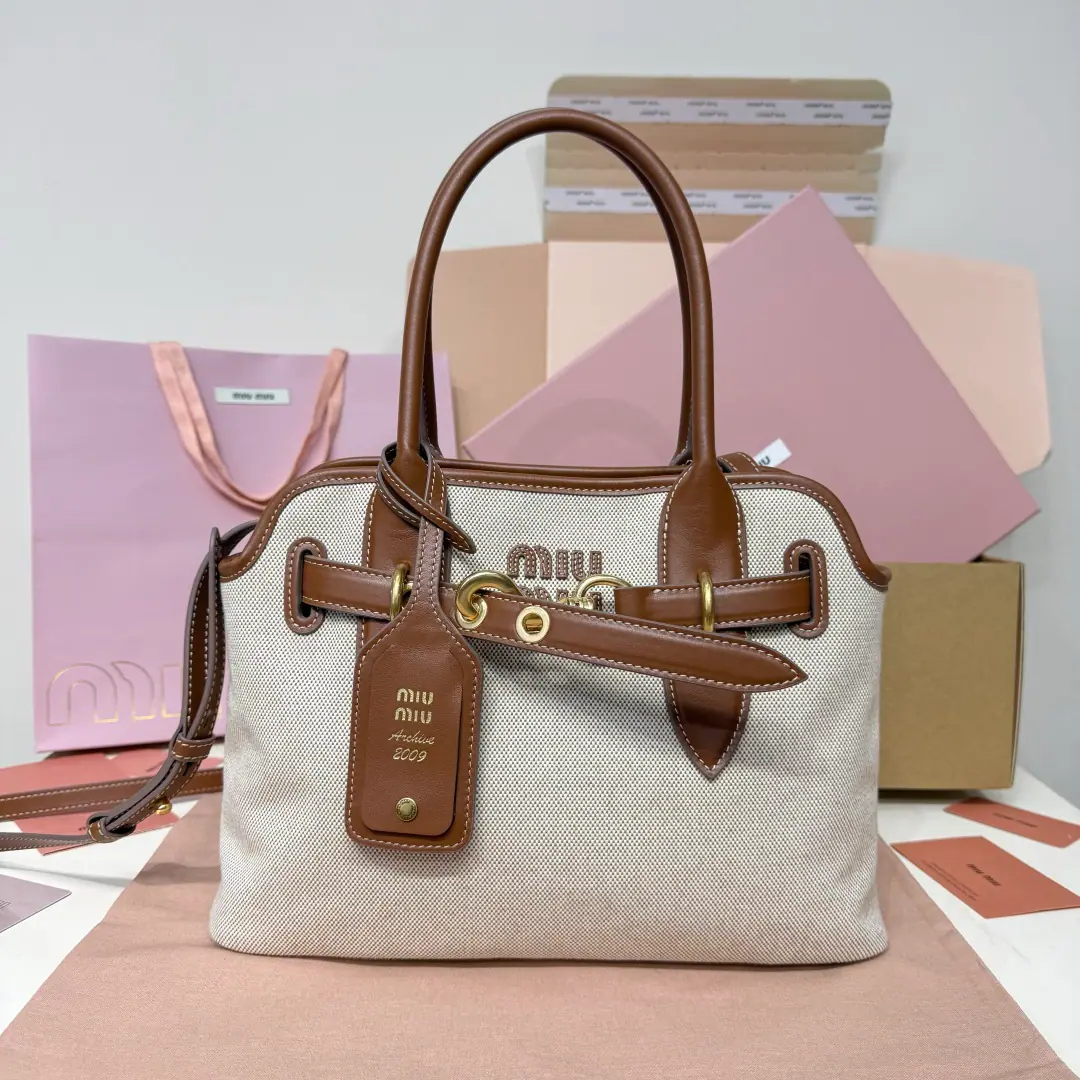 5BA, The new bomb, the Gouttack., Newly flexible sheep skin., Soften Leather Advanced, This one.Aventure NappaThe leather bag is inspired by theMiuHide Design, Restructured, Smaller scale is more precise, It's easier., To be a new person., The label with the bouquet., Add marker elements, Retro-gold hardware accessories, The liner of the liner., Zip-chain pocket and sticker bag, More ease of use of long shoulder belts, The wrists are suitable for handheld or shoulder., Dimensions: 30X22X10CM