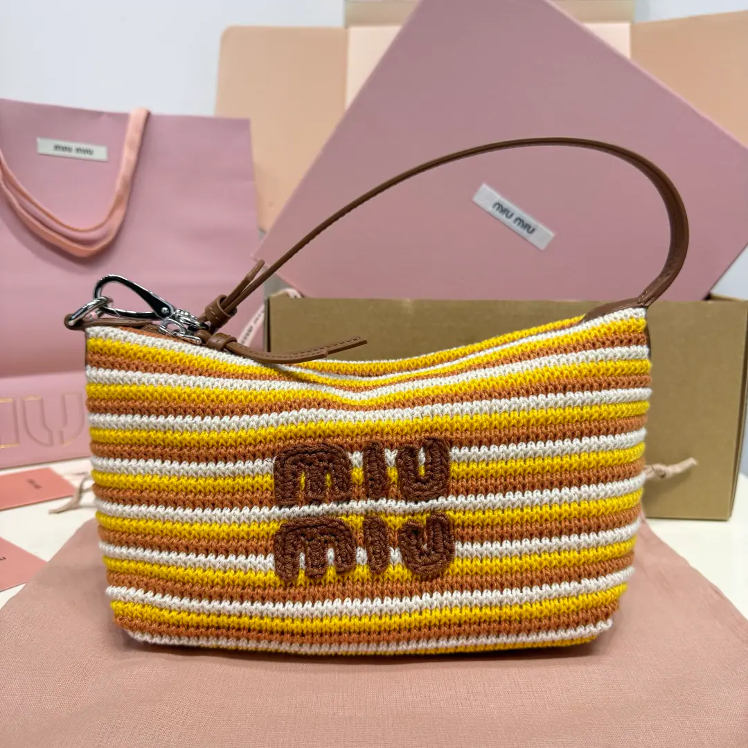 Caramel knitting box, Overweight workers are purely manual., Weaving hand-woven with multiple materials, Non-market single material version, Positive signature MiuEmbroidery, Cottonbunelli, It's so light., Large capacity, It's a good setup., It's applied every quarter of the year. Model5NE Dimensions: Bottom19cm, Open wide.25.5cm, High14cm, Bottom Width10cm. 5NE