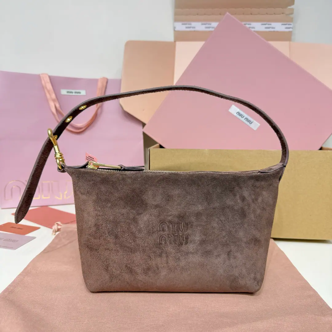 5NE, New food box pack, Use the present fire element, the velvet., Positive signature MiuBumplogo, Cottonbunelli, It's so light., Large capacity, It's a good setup., It's applied every quarter of the year., Dimensions: Bottom19cm, Open wide.25.5cm, High14cm, Bottom Width10cm