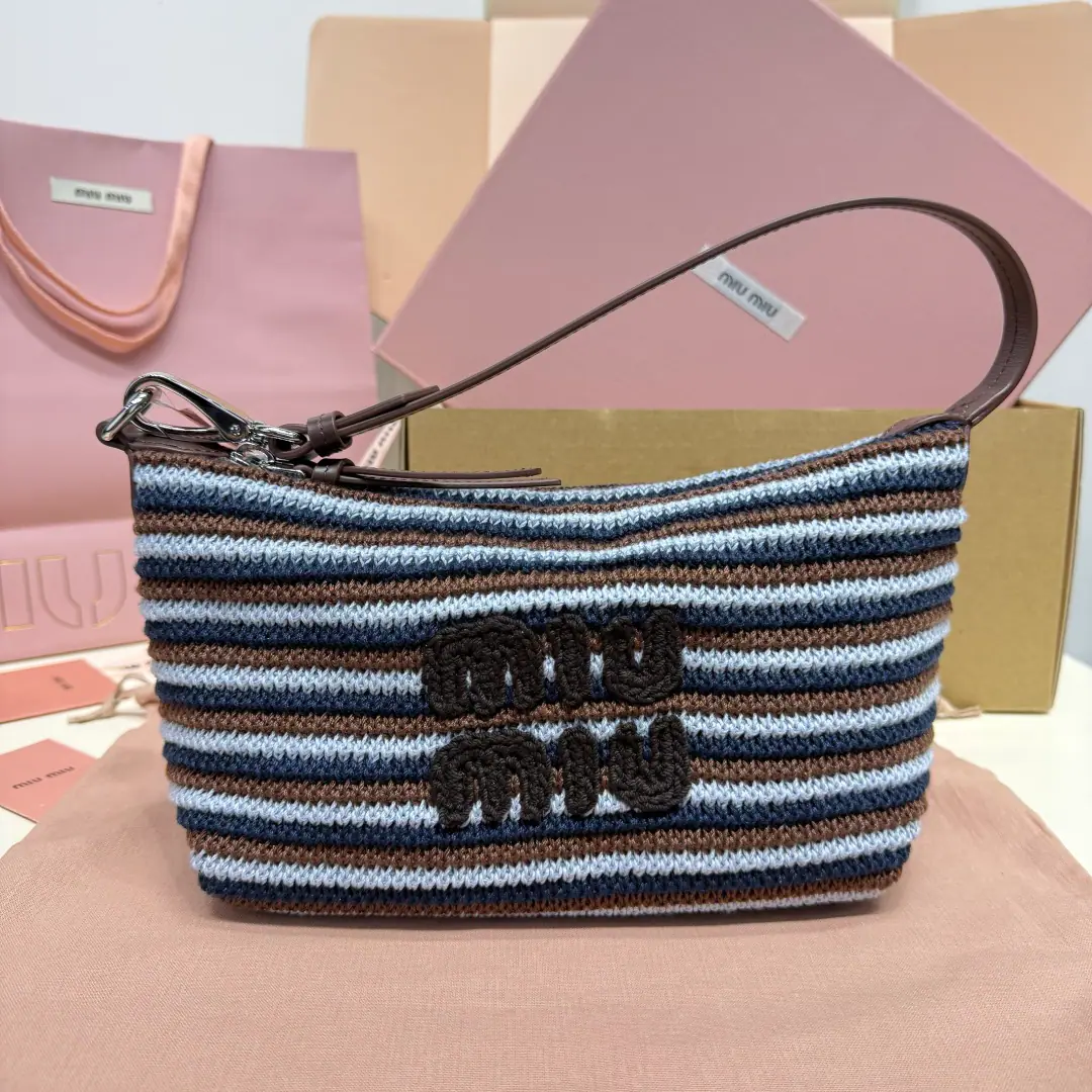 Coffee box., Overweight workers are purely manual., Weaving hand-woven with multiple materials, Non-market single material version, Positive signature MiuEmbroidery, Cottonbunelli, It's so light., Large capacity, It's a good setup., It's applied every quarter of the year. Model5NE Dimensions: Bottom19cm, Open wide.25.5cm, High14cm, Bottom Width10cm. 5NE