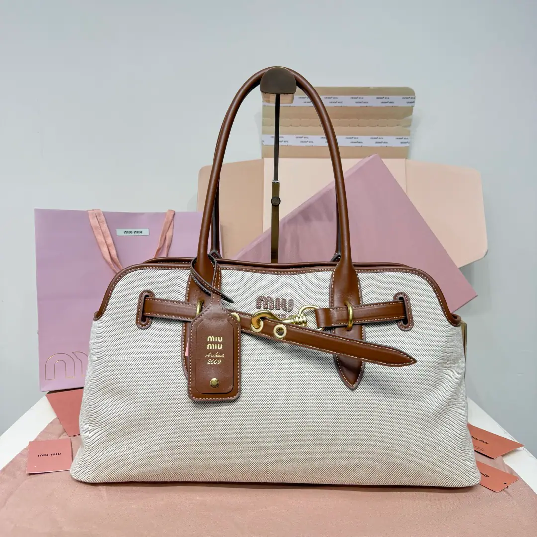 5BG [Special grade hardware factory skin] Yes.2009I'm inspired by the year-on-year logo., AventureThe handbags show the spirit of leisure.. This larger scale is sent to the fine element, Including hook-buttoning and extra-template.. Model: 5BG Big number. Dimensions: 44*14.5*22.5cm