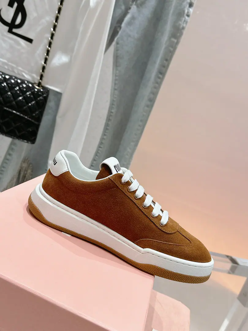 🏧𝐌𝐢𝐮𝐌𝐢𝐮Top Quality New starter.｜The old dirty little tadpoles.！ It's a good American relic with leisure and sports shoes.～ The upper foot is so nice and comfortable.💯A classic, a rare piece of talent.！ Materials and processes Imported cow flour. In silk cow skins. I'm comfortable with air. OriginalTPU♪ And the vacuum is thick ♪ Size: 35-40 [40Custom]