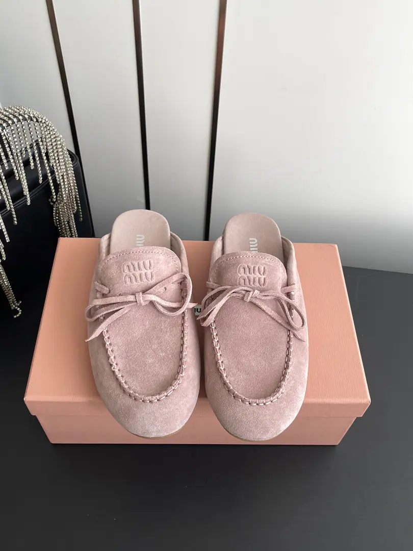 🏧𝐌𝐢𝐮𝐌𝐢𝐮Mu Mu Shinjin, Pibutt.🎀Shoes. These two weld the softness of spring and summer to their feet. SoftfufuThe revelry, the skin with the glitter of the bow. Sweet, unsatisfied feelings of a girl are filled with them. It's not routine.. Shoe-faced cow revel The insides are counter-featur. Original version to open Codes: 35-41（40 41Make a reservation.）