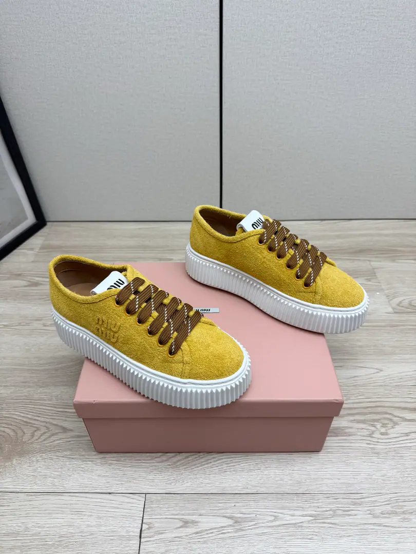 - The fabric. Counter-featur.+20 Miu Miu 26/The new old-fashioned, thick, white-ass crackers. Low profile luxury..The whole shoe is so light., No foot-scrambling., The style is really simple and pretty., The longer you look at it, the more you see it, the more you see it.! How can we lose a pair of tarpaulin-cooked shoes on our feet this summer?! ✔️Fabulous.: Cows are counter-feat./The canvas. ✔️Uchi.: Piri. ✔️Otsumi!: Slipperproof grinding.EVAOtsumi! ✔️Size: 35-40（40I'll make sure I don't change it.）