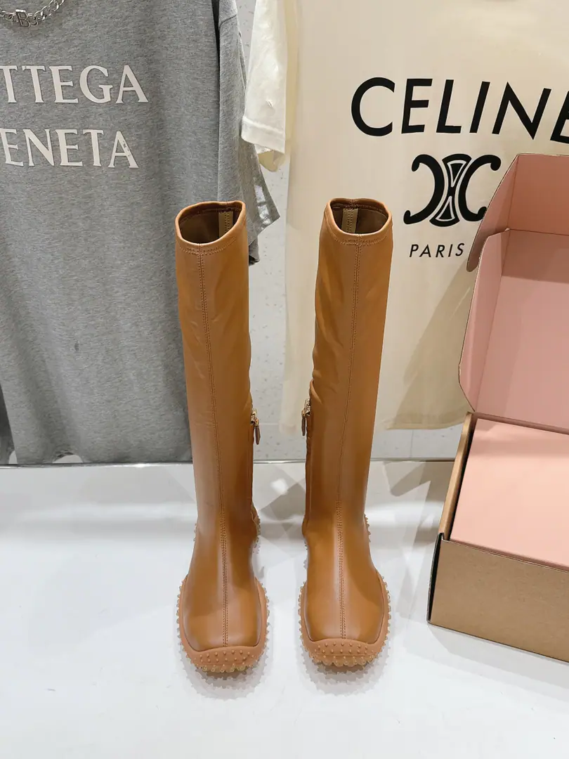 🏧𝐌𝐢𝐮𝐌𝐢𝐮/Mu Mu Xiu Dong's new boots are too strong👢The cabinet is new. Original top-level pure manual💃🏽The Thin Legs.. The fabric is imported with ballistic materials. I'll put my foot in the skin. Original version to open Size35-39 [40Do it.]