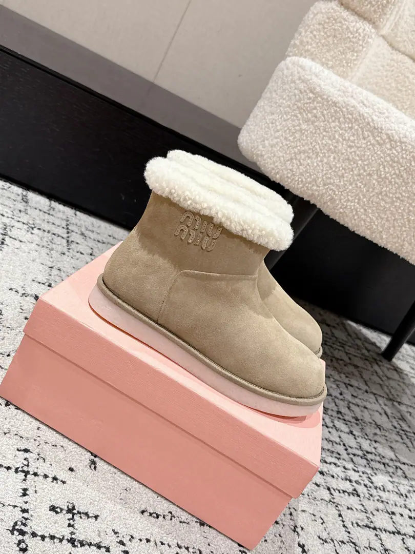 🏧𝐌𝐢𝐮𝐌𝐢𝐮The fall is the latest. The locket. A wooly snow boots.. Winter warm snow boots. I'm sure it's not disappointing., The stupid snow boots that attract you at first glance., It's so nice to talk. Take a look.！ Fabulous.: Cow counter-featuration material Uchi.: Import lamb wool Otsumi!: Original model rubber bottom Size: 35-41 [40.41Do it.]