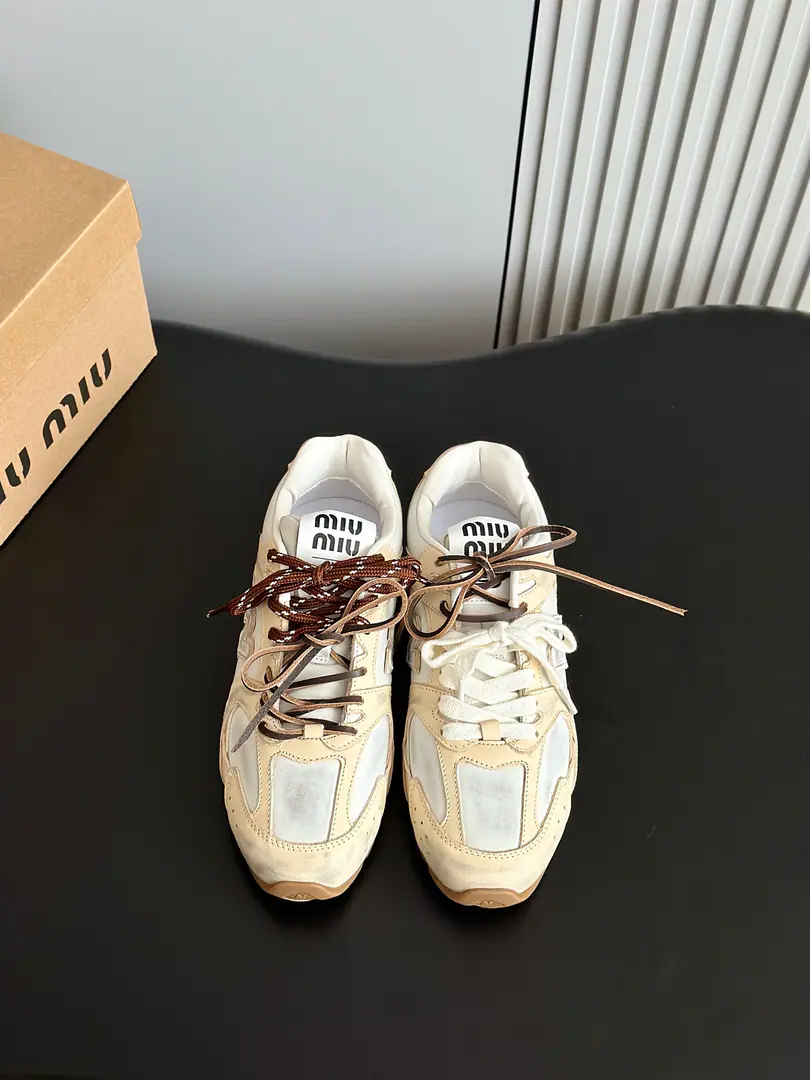 Batch Miumi* ✖️new Balanc* Joint couple sneakers. Happy shoes from Meadard are old and colored. Shoes with a pair of corny, leather., In the cow's skin., Self-module skating rubber grinding base The shoelaces were designed with three pairs of shoelaces per shoe, which are more popular recently. Female size35-39（40Make a no-refund order.） Men's size.39-44
