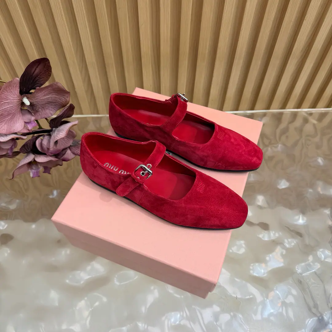 𝑀𝑖𝑢𝑀𝑖 ²⁰²² Mu. Mu. New paragraph🩰Square Ballet.🎀Mary Jane's shoe series is new.🎀miumiu ★★★★★ Paris Fashion Week's latest show., A new set of cozyness and fashion styles., Pointheads and round-head designs match different style requirements ♺ Shoe.: Cows are counter-feat. ♺ Uchi.: The original custom is in the sheep's skin. ♺ Otsumi!: Original Base ♺ Shoes.: 35-39（34, 40, 41Custom without re-offer） ♺ The most expensive cabinet is packed.
