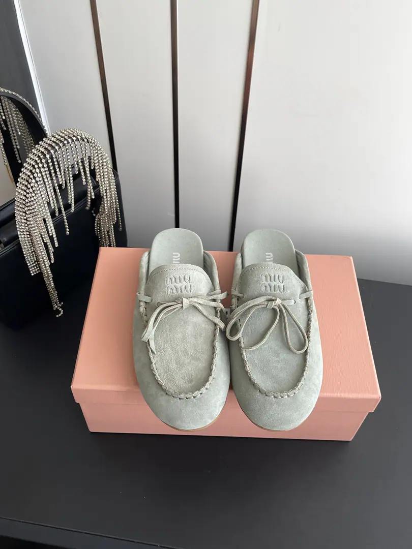 🏧𝐌𝐢𝐮𝐌𝐢𝐮Mu Mu Shinjin, Pibutt.🎀Shoes. These two weld the softness of spring and summer to their feet. SoftfufuThe revelry, the skin with the glitter of the bow. Sweet, unsatisfied feelings of a girl are filled with them. It's not routine.. Shoe-faced cow revel The insides are counter-featur. Original version to open Codes: 35-41（40 41Make a reservation.）