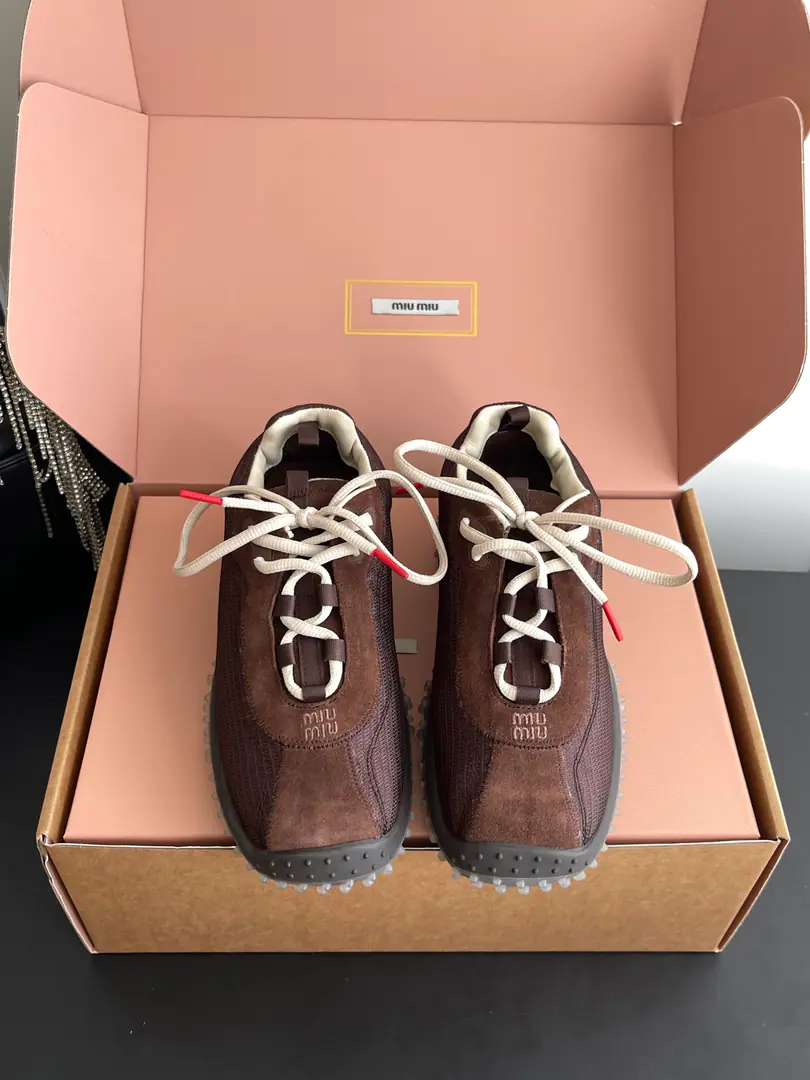 🏧𝐌𝐢𝐮𝐌𝐢𝐮A new and false item. I'll put on the German sports shoes.👟Top Version Shoes are covered in cow revels./Brush The inside sheep. I'm comfortable with air. OriginalTPUOtsumi! He's tall.3.5cm Codes35-41 [40.41Make a reservation.]