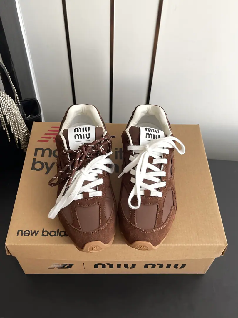 🏧𝐌𝐢𝐮 𝐌𝐢𝐮 𝐱 𝐍𝐞𝐰 𝐁𝐚𝐥𝐚𝐧𝐜𝐞 Newest joint paymentNBRetro sneakers and leisure shoes.. The shoe is imported into the cow's face./Waterproof cloth The inside sheep.+Get your feet in the airnet. Import original open-uptpuOtsumi! Size35-41 [40.41Domino code.]