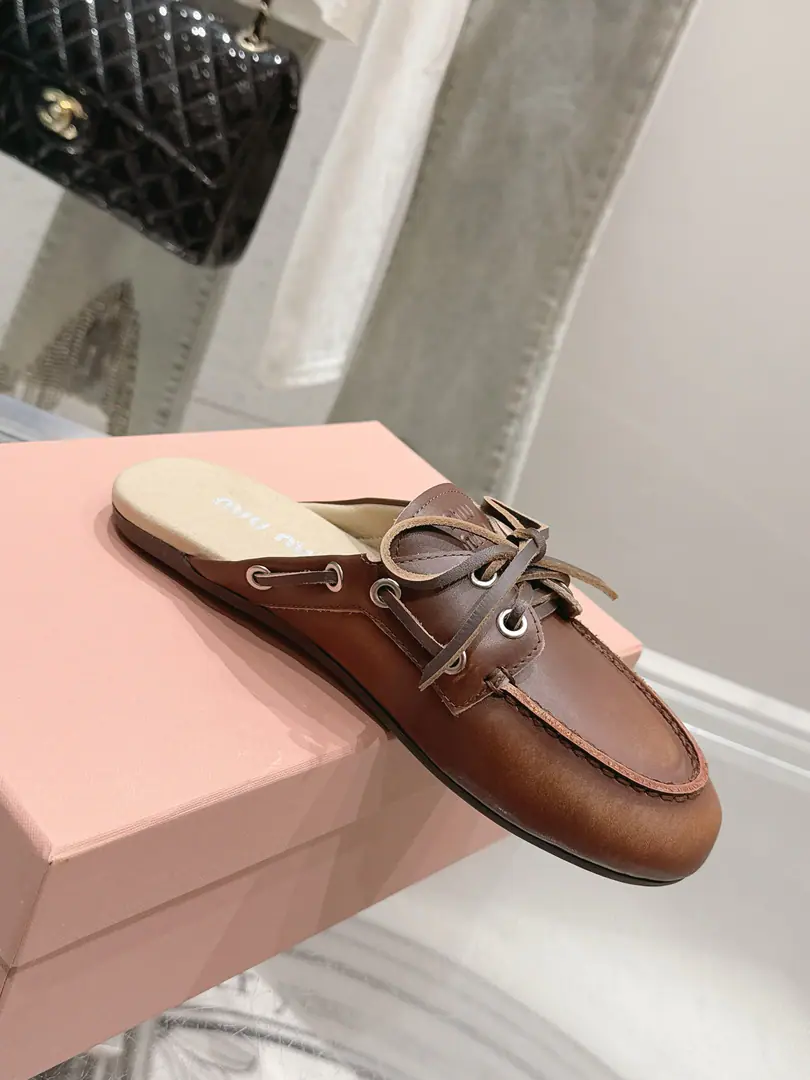 🏧𝐌𝐢𝐮𝐌𝐢𝐮Top Quality The new one.｜I'll make old tie-driver shoes.！ It's a perfect American relic of leisure sports shoes.～ The upper foot is so nice and comfortable.💯A fine, pure handmade one.. Materials and processes Imported gravy. Inside, put your feet on the inside. I'm comfortable with air. ZP- The rubber floor. Slipperproof grinding. Size: 35-40 [40.41Custom]