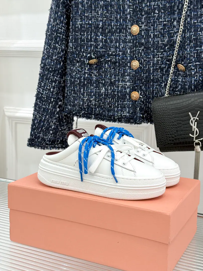 🏧𝐌𝐢𝐮𝐌𝐢𝐮New pair of pairs of shoes. The top-level thick-down leisure sport, Muller's white shoes. I'm not bored with the punching. It's nicer to have a staircase. The daily street trip is perfect. The feet are clean and clean. I'll be in the middle of a four-year contract. Facework customized leather with original The insides are all reeled. Original modeling, slide-proof floor size: 35-39（40/41Custom）