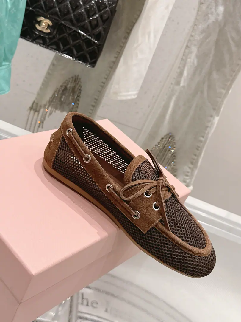 🏧𝐌𝐢𝐮𝐌𝐢𝐮Top Quality The new one.｜I'll make old tie-driver shoes.！ It's a perfect American relic of leisure sports shoes.～ The upper foot is so nice and comfortable.💯A fine, pure handmade one.. Materials and processes Imported anti-veg net material Inside, put your feet on the inside. I'm comfortable with air. ZP- The rubber floor. Slipperproof grinding. Size: 35-40 [40.41Custom]
