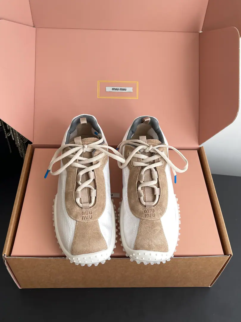 🏧𝐌𝐢𝐮𝐌𝐢𝐮A new and false item. I'll put on the German sports shoes.👟Top Version Shoes are covered in cow revels./Brush The inside sheep. I'm comfortable with air. OriginalTPUOtsumi! He's tall.3.5cm Codes35-41 [40.41Make a reservation.]