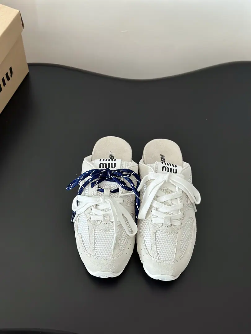 Batch miu mi* ✖️new Balanc* Joint couple sneakers. Half-drawn. Shoes with a pair of corny, leather., In the sheep's skin., Self-module skating rubber grinding base Shoes belts are designed with a shoe belt for each shoe, which is more popular recently. size: Female35-40Men39-45（Women40Men45Do it.）