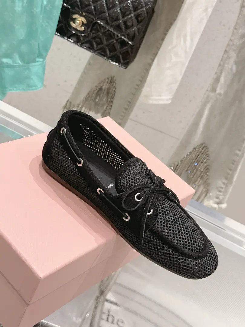 🏧𝐌𝐢𝐮𝐌𝐢𝐮Top Quality The new one.｜I'll make old tie-driver shoes.！ It's a perfect American relic of leisure sports shoes.～ The upper foot is so nice and comfortable.💯A fine, pure handmade one.. Materials and processes Imported anti-veg net material Inside, put your feet on the inside. I'm comfortable with air. ZP- The rubber floor. Slipperproof grinding. Size: 35-40 [40.41Custom]