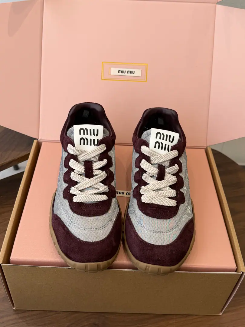 （⚠️Synchronise Action✈️Box） MiuMiu Mu Mu. 26ss New Color Spring and summer. Biscuit shoes. Agan's shoes, leisure sports shoes. miumiuThe latest blast. The bold design of the front guard., Miu MiuThe style is a simple line of the thick, bottom-drawn sneakers. Don't put the logo on your tongue and back., A little retrofit., Add marker elements！A modern style of thick-design definition Fabulous.: Original custom fabric/Cows are counter-feat. Uchi.: The original import of soft lamb wool Shoes under the sole.: Original modeling slide-proof rubber floor Size: #35-40（40Custom without re-offer）