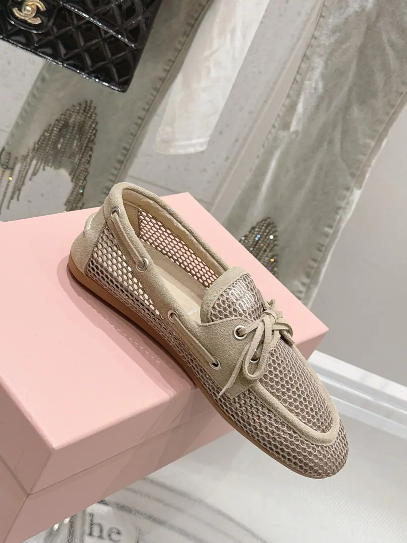 🏧𝐌𝐢𝐮𝐌𝐢𝐮Top Quality The new one.｜I'll make old tie-driver shoes.！ It's a perfect American relic of leisure sports shoes.～ The upper foot is so nice and comfortable.💯A fine, pure handmade one.. Materials and processes Imported anti-veg net material Inside, put your feet on the inside. I'm comfortable with air. ZP- The rubber floor. Slipperproof grinding. Size: 35-40 [40.41Custom]