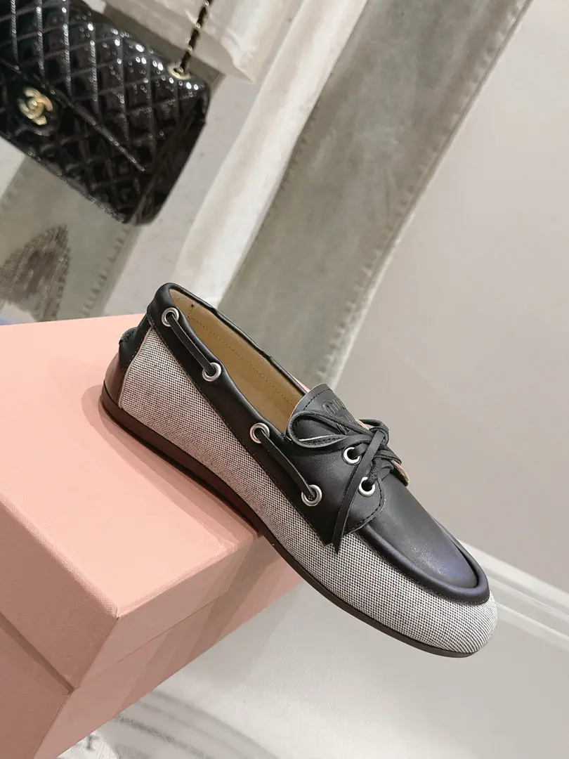 🏧𝐌𝐢𝐮𝐌𝐢𝐮Top Quality The new one.｜I'll make old tie-driver shoes.！ It's a perfect American relic of leisure sports shoes.～ The upper foot is so nice and comfortable.💯A fine, pure handmade one.. Materials and processes Imported gravy. Inside, put your feet on the inside. I'm comfortable with air. ZP- The rubber floor. Slipperproof grinding. Size: 35-40 [40.41Custom]