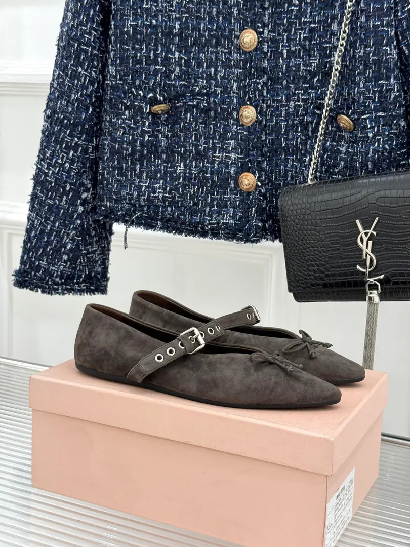 🏧𝐌𝐢𝐮𝐌𝐢𝐮/The new musu is a regenerative. Butterfly knots with flat Mary Jane's shoes. Facework customized leather with original The inside feet are all sheep's skin. Italian imports are so thick. size: 35-39（40/41Custom）