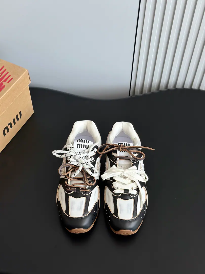 Batch Miumi* ✖️new Balanc* Joint couple sneakers. Happy shoes from Meadard are old and colored. Shoes with a pair of corny, leather., In the cow's skin., Self-module skating rubber grinding base The shoelaces were designed with three pairs of shoelaces per shoe, which are more popular recently. Female size35-39（40Make a no-refund order.） Men's size.39-44