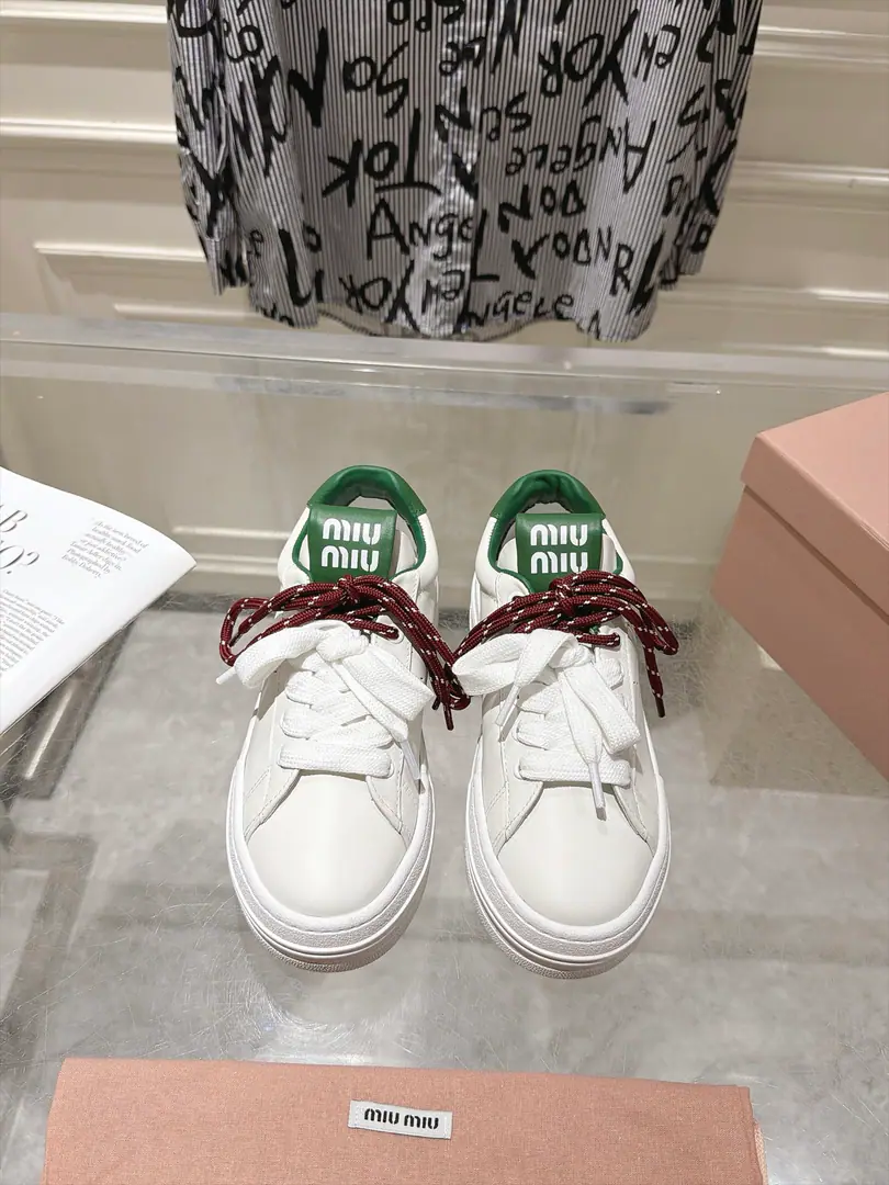 🏧𝐌𝐢𝐮𝐌𝐢𝐮New pair of pairs of shoes. The top-level thick-down leisure sport, Muller's white shoes. I'm not bored with the punching. It's nicer to have a staircase. The daily street trip is perfect. The feet are clean and clean. I'll be in the middle of a four-year contract. The fabric is custom-made for cattle. The insides are all sheep's skin. Original Opener CustomTPUOtsumi! size: 35-39（40/41Custom）