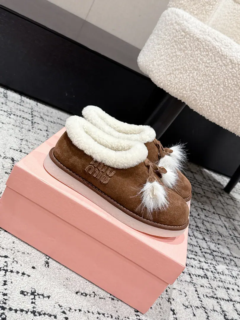 🏧𝐌𝐢𝐮𝐌𝐢𝐮The fall is the latest. The locket. A wooly snow boots.. Winter warm snow boots. I'm sure it's not disappointing., The stupid snow boots that attract you at first glance., It's so nice to talk. Take a look.！ Fabulous.: Cow counter-featuration material Uchi.: Import lamb wool Otsumi!: Original model rubber bottom Size: 35-41 [40.41Do it.]