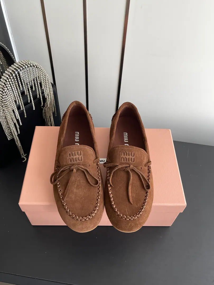 🏧𝐌𝐢𝐮𝐌𝐢𝐮Mu Mu Shinjin, Pibutt.🎀Single shoes. These two weld the softness of spring and summer to their feet. SoftfufuThe revelry, the skin with the glitter of the bow. Sweet, unsatisfied feelings of a girl are filled with them. It's not routine.. Shoe-faced cow revel The insides are counter-featur. Original version to open Codes: 35-41（40 41Make a reservation.）