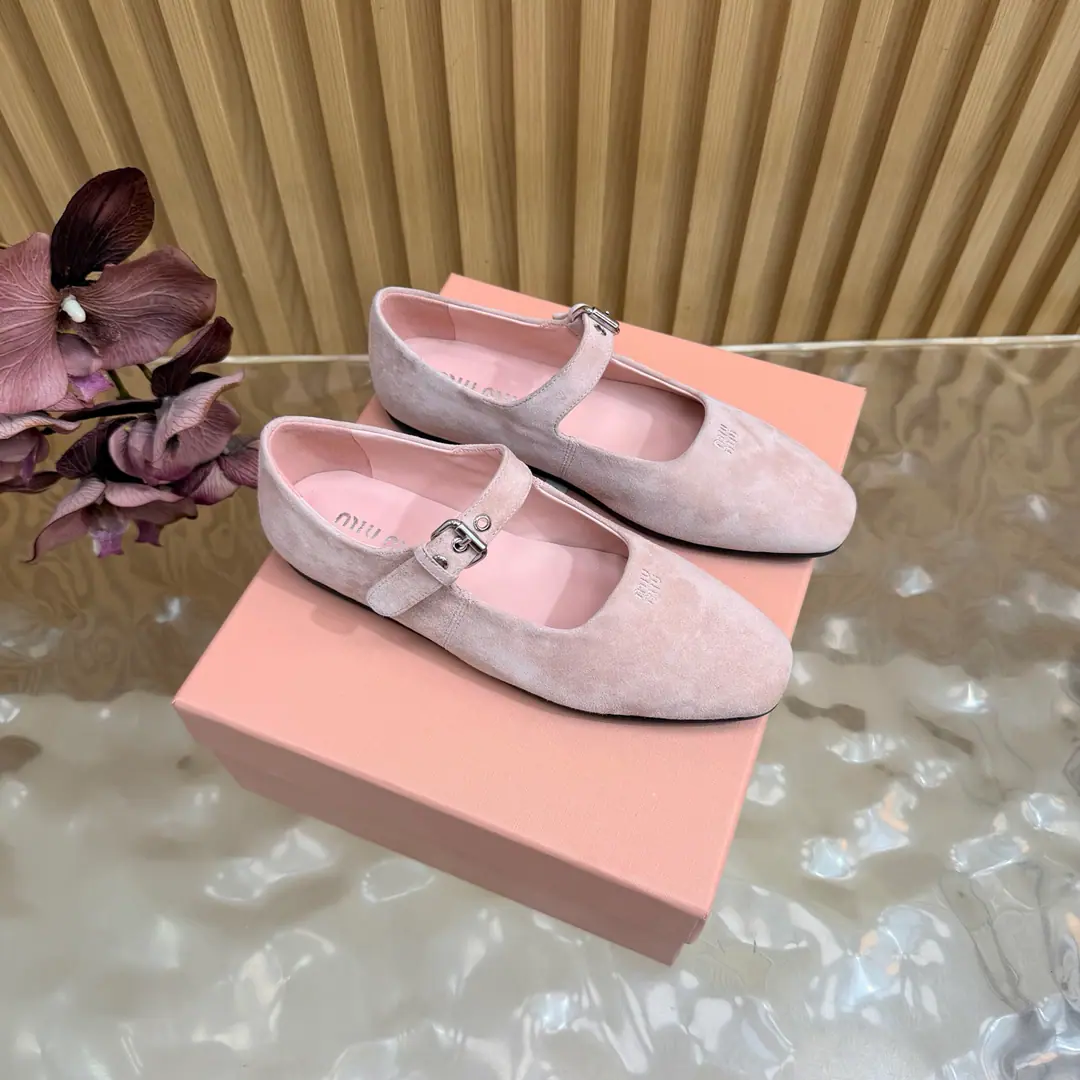 𝑀𝑖𝑢𝑀𝑖 ²⁰²² Mu. Mu. New paragraph🩰Square Ballet.🎀Mary Jane's shoe series is new.🎀miumiu ★★★★★ Paris Fashion Week's latest show., A new set of cozyness and fashion styles., Pointheads and round-head designs match different style requirements ♺ Shoe.: Cows are counter-feat. ♺ Uchi.: The original custom is in the sheep's skin. ♺ Otsumi!: Original Base ♺ Shoes.: 35-39（34, 40, 41Custom without re-offer） ♺ The most expensive cabinet is packed.