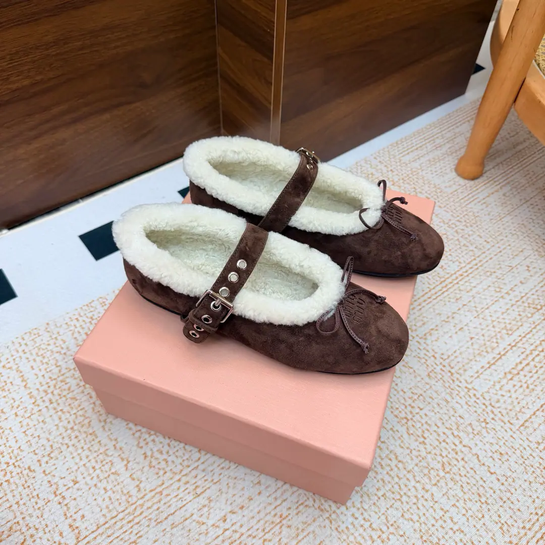 𝑀𝑖𝑢𝑀𝑖 ²⁰²² Mu. Mu. New paragraph🩰wool. Ballet.🎀Mary Jane's shoe series is new.🎀miumiu ★★★★★ Paris Fashion Week's latest show., A new set of cozyness and fashion styles., Pointheads and round-head designs match different style requirements ♺ Shoe.: Cows are counter-feat.➕wool. ♺ Uchi.: Original customizes the wool inside ♺ Otsumi!: Original Base ♺ Shoes.: 35-39（34, 40, 41Custom without re-offer） ♺ The most expensive cabinet is packed.