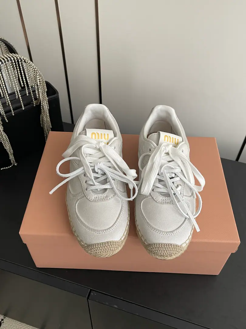 🏧𝐌𝐢𝐮𝐌𝐢𝐮New paragraph Weaving ash-coater shoes The latest show. Classic Upgrade Comfort and fashion. Every color fits well., Designed to match different style requirements Shoe.AHigh-class silk-lighted cow.+Laffy Weavers. Uchi.AHigh-class silk-lighted cow. Original import of rubber bottom Codes: 35-40（40Make a reservation.）