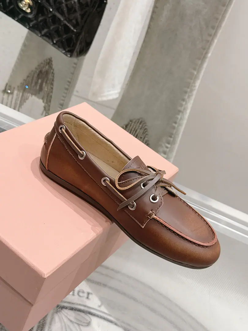 🏧𝐌𝐢𝐮𝐌𝐢𝐮Top Quality The new one.｜I'll make old tie-driver shoes.！ It's a perfect American relic of leisure sports shoes.～ The upper foot is so nice and comfortable.💯A fine, pure handmade one.. Materials and processes Imported gravy. Inside, put your feet on the inside. I'm comfortable with air. ZP- The rubber floor. Slipperproof grinding. Size: 35-40 [40.41Custom]