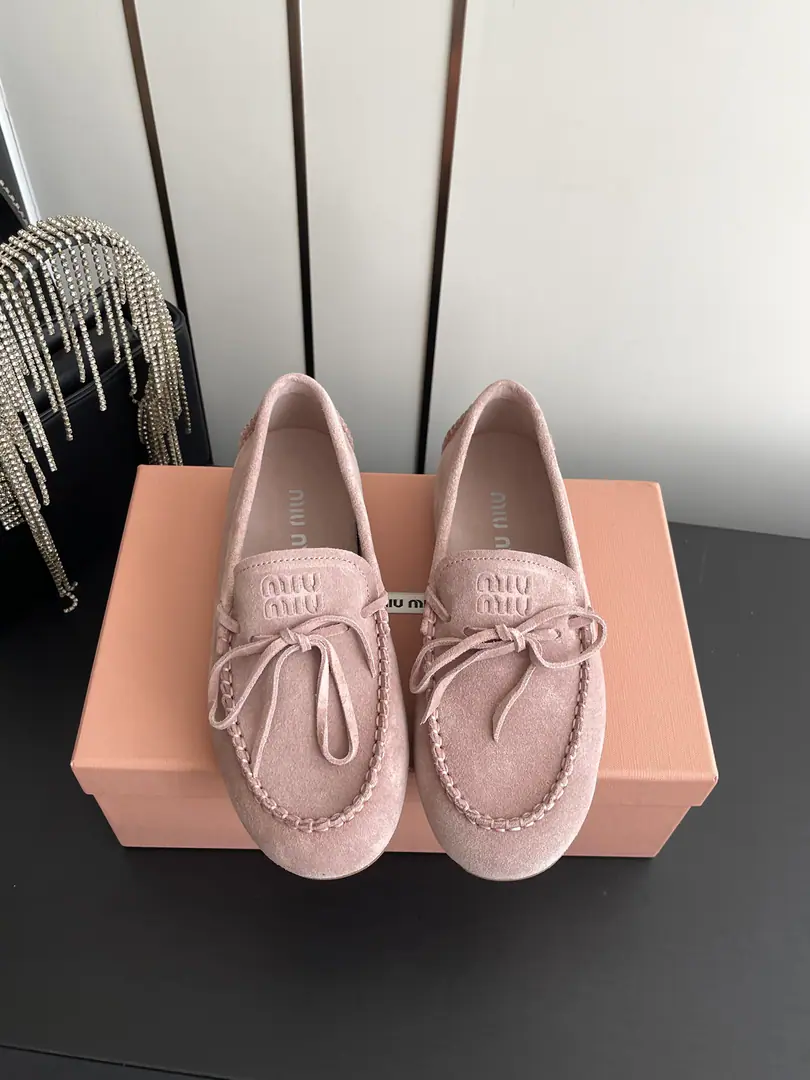 🏧𝐌𝐢𝐮𝐌𝐢𝐮Mu Mu Shinjin, Pibutt.🎀Single shoes. These two weld the softness of spring and summer to their feet. SoftfufuThe revelry, the skin with the glitter of the bow. Sweet, unsatisfied feelings of a girl are filled with them. It's not routine.. Shoe-faced cow revel The insides are counter-featur. Original version to open Codes: 35-41（40 41Make a reservation.）