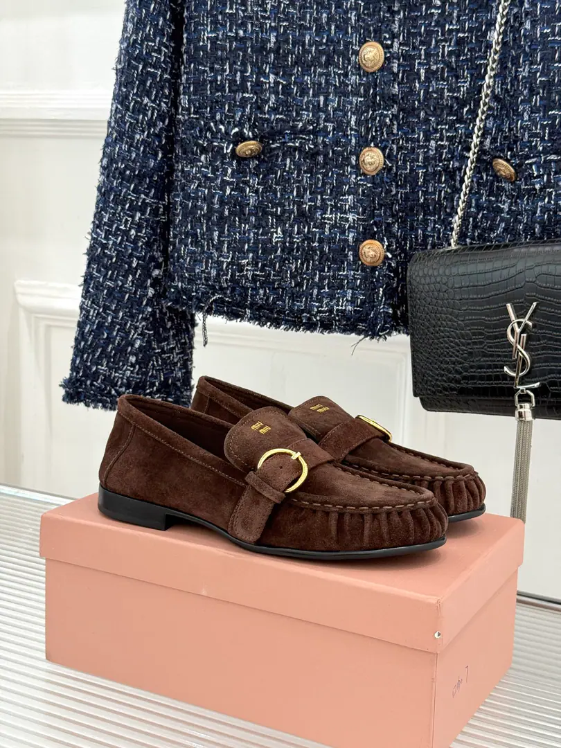 🏧𝐌𝐢𝐮𝐌𝐢𝐮Mu Mu Shinji. Best leisure shoes. Mary Greivor shoes. Shoe polished little cow skin./Cows, anti-featur. Into the inside, you import crystal sheep's skin. ZPOpen up the plastic base. Codes: 35-40 [40Do it.]