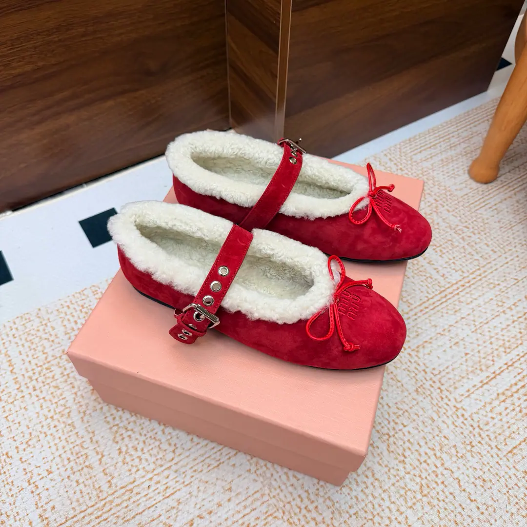 𝑀𝑖𝑢𝑀𝑖 ²⁰²² Mu. Mu. New paragraph🩰wool. Ballet.🎀Mary Jane's shoe series is new.🎀miumiu ★★★★★ Paris Fashion Week's latest show., A new set of cozyness and fashion styles., Pointheads and round-head designs match different style requirements ♺ Shoe.: Cows are counter-feat.➕wool. ♺ Uchi.: Original customizes the wool inside ♺ Otsumi!: Original Base ♺ Shoes.: 35-39（34, 40, 41Custom without re-offer） ♺ The most expensive cabinet is packed.