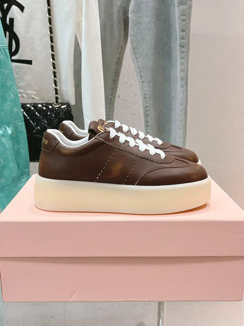 🏧𝐌𝐢𝐮𝐌𝐢𝐮Top Quality New starter.｜The old dirty little tadpoles.！ It's a good American relic with leisure and sports shoes.～ The upper foot is so nice and comfortable.💯A classic, a rare piece of talent.！ Materials and processes Imported cow flour. In silk cow skins. I'm comfortable with air. OriginalTPU♪ And the vacuum is thick ♪ Size: 35-40 [40Custom]