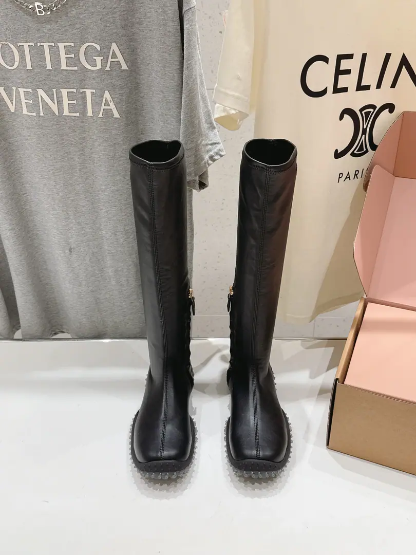 🏧𝐌𝐢𝐮𝐌𝐢𝐮/Mu Mu Xiu Dong's new boots are too strong👢The cabinet is new. Original top-level pure manual💃🏽The Thin Legs.. The fabric is imported with ballistic materials. I'll put my foot in the skin. Original version to open Size35-39 [40Do it.]