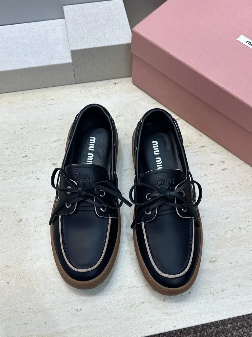 Plant prices Miumiu 2026Spring and summer, the new butterfly, the girl's shoes. Mu Mu LetterslogoThe flat-lined system has a round head and a single shoe. Material:I'll import a cow's skin on my shoe./Import sheep, skin.+In the skin of the sheep.+Original modeling slides over base Size:35-41(40.41Custom without re-offer）
