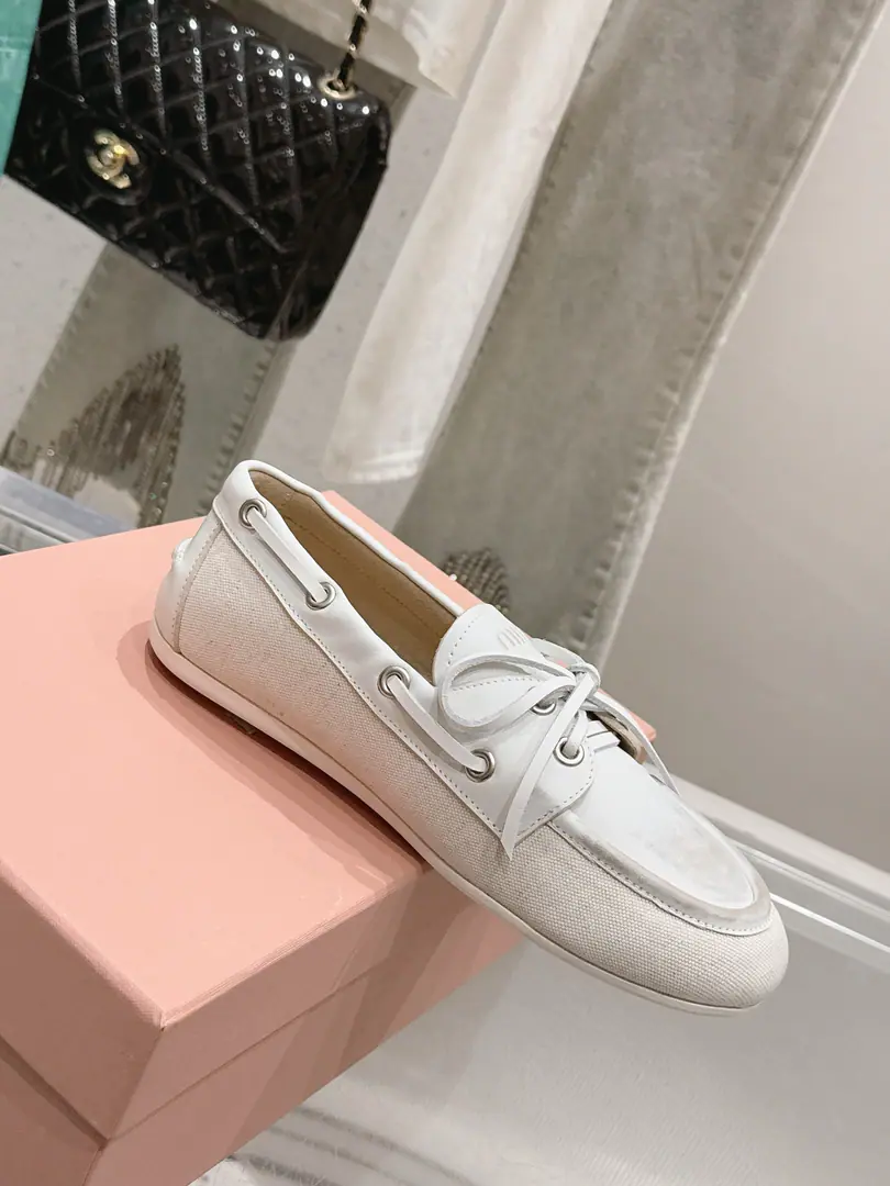 🏧𝐌𝐢𝐮𝐌𝐢𝐮Top Quality The new one.｜I'll make old tie-driver shoes.！ It's a perfect American relic of leisure sports shoes.～ The upper foot is so nice and comfortable.💯A fine, pure handmade one.. Materials and processes Imported gravy. Inside, put your feet on the inside. I'm comfortable with air. ZP- The rubber floor. Slipperproof grinding. Size: 35-40 [40.41Custom]