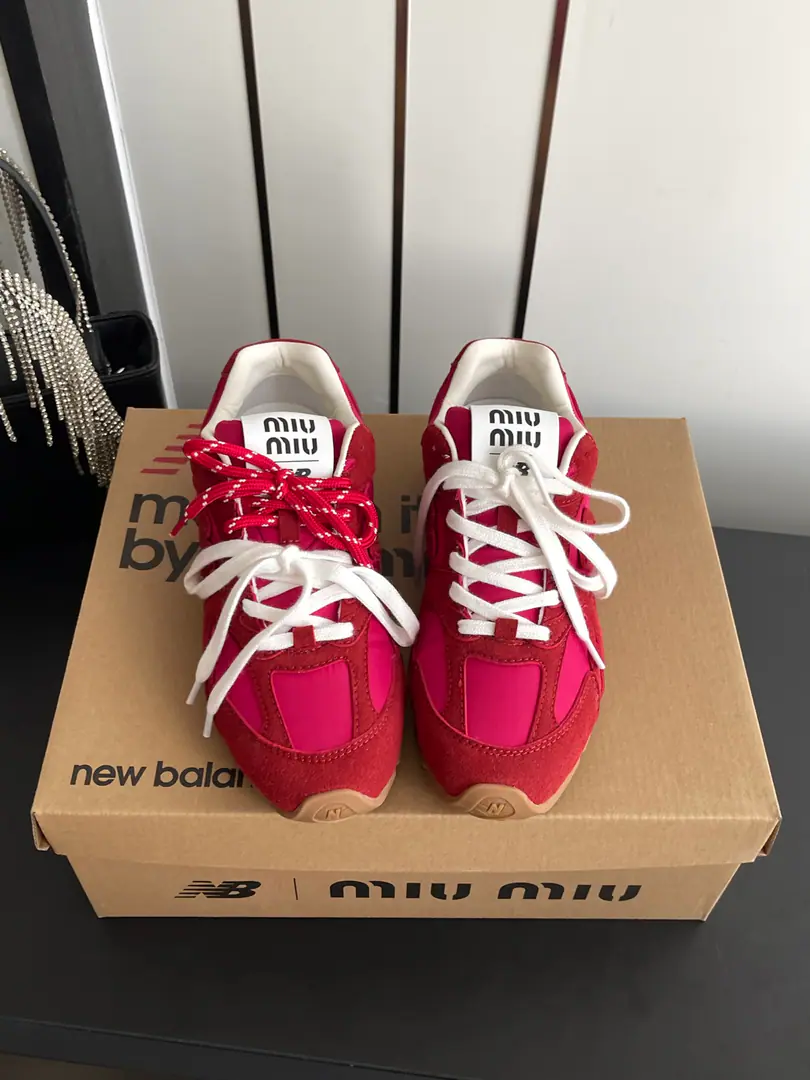 🏧𝐌𝐢𝐮 𝐌𝐢𝐮 𝐱 𝐍𝐞𝐰 𝐁𝐚𝐥𝐚𝐧𝐜𝐞 Newest joint paymentNBRetro sneakers and leisure shoes.. The shoe is imported into the cow's face./Waterproof cloth The inside sheep.+Get your feet in the airnet. Import original open-uptpuOtsumi! Size35-41 [40.41Domino code.]