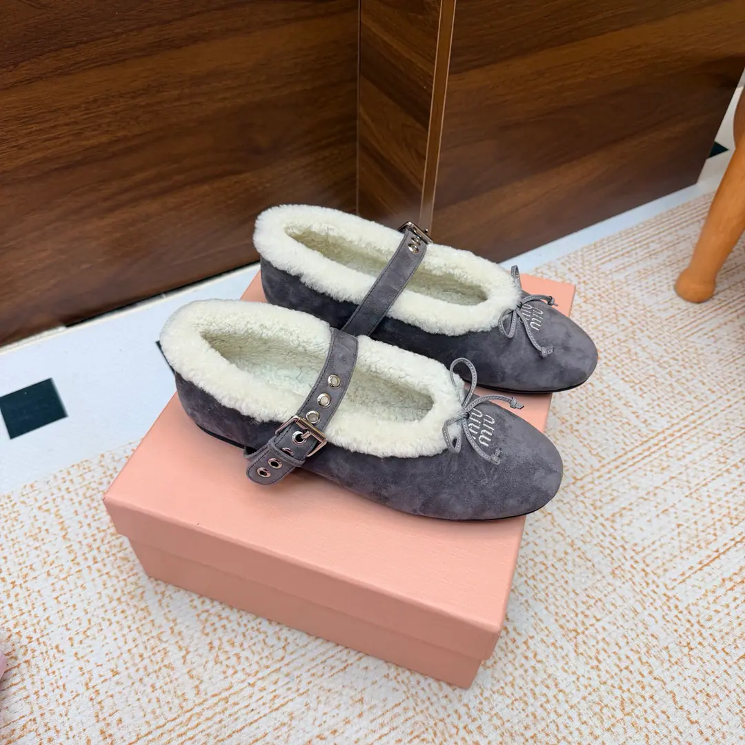 𝑀𝑖𝑢𝑀𝑖 ²⁰²² Mu. Mu. New paragraph🩰wool. Ballet.🎀Mary Jane's shoe series is new.🎀miumiu ★★★★★ Paris Fashion Week's latest show., A new set of cozyness and fashion styles., Pointheads and round-head designs match different style requirements ♺ Shoe.: Cows are counter-feat.➕wool. ♺ Uchi.: Original customizes the wool inside ♺ Otsumi!: Original Base ♺ Shoes.: 35-39（34, 40, 41Custom without re-offer） ♺ The most expensive cabinet is packed.
