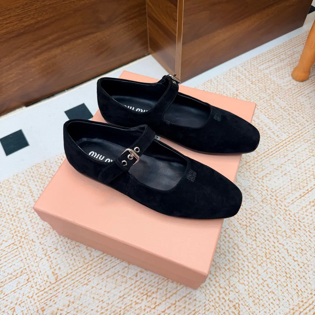 𝑀𝑖𝑢𝑀𝑖 ²⁰²² Mu. Mu. New paragraph🩰Square Ballet.🎀Mary Jane's shoe series is new.🎀miumiu ★★★★★ Paris Fashion Week's latest show., A new set of cozyness and fashion styles., Pointheads and round-head designs match different style requirements ♺ Shoe.: Cows are counter-feat. ♺ Uchi.: The original custom is in the sheep's skin. ♺ Otsumi!: Original Base ♺ Shoes.: 35-39（34, 40, 41Custom without re-offer） ♺ The most expensive cabinet is packed.