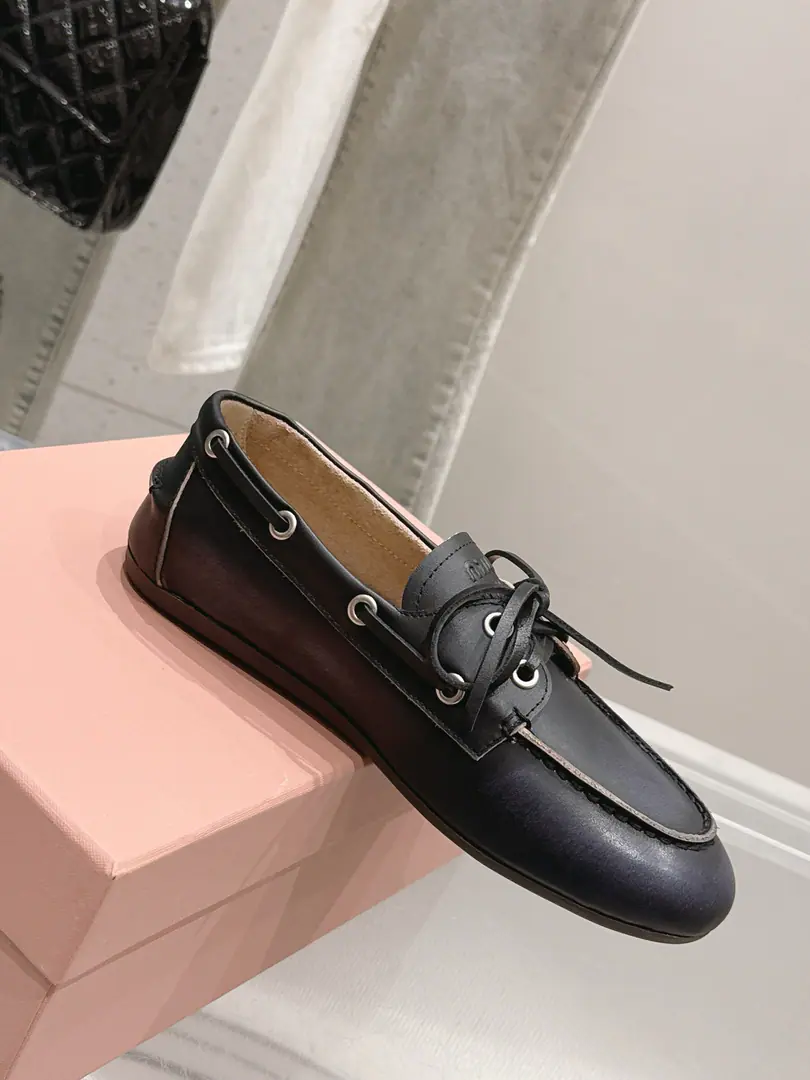 🏧𝐌𝐢𝐮𝐌𝐢𝐮Top Quality The new one.｜I'll make old tie-driver shoes.！ It's a perfect American relic of leisure sports shoes.～ The upper foot is so nice and comfortable.💯A fine, pure handmade one.. Materials and processes Imported gravy. Inside, put your feet on the inside. I'm comfortable with air. ZP- The rubber floor. Slipperproof grinding. Size: 35-40 [40.41Custom]