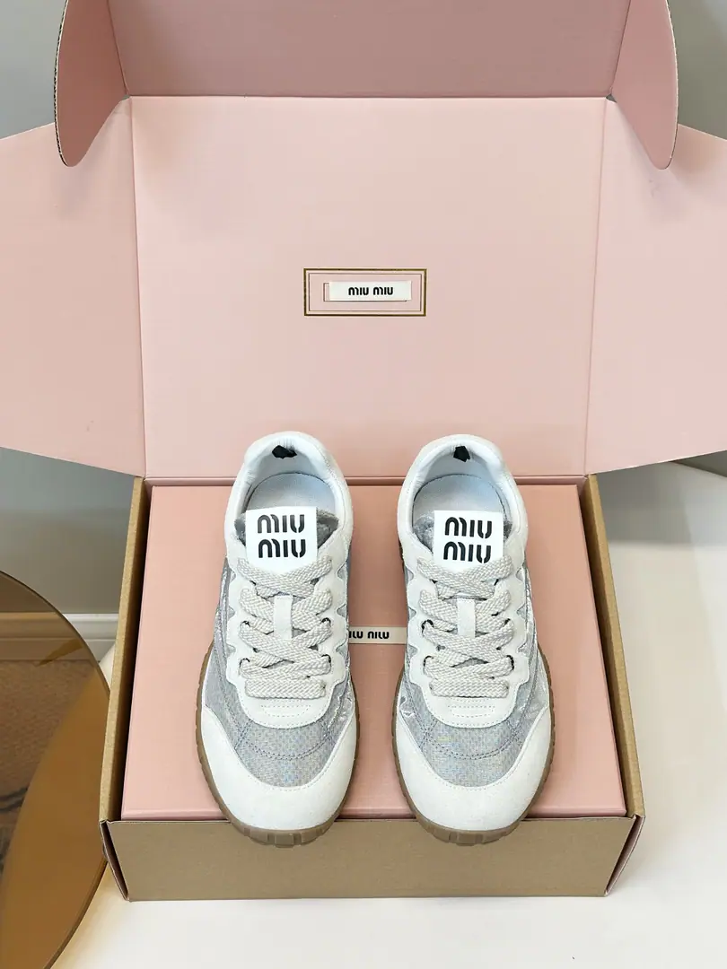 Top Version（Aircraft box set） Miu Miu 26ss Autumn show. - Yes, sir. Leisure shoes. The show process is fromMiu MiuClose-up of the series The tide elements of the new season And the concept of the love of the moment., Multiple Collision, Sending modern style~ It's a nice dress. It's a nice summer. Fabulous.: Counter-featur./Airnet veils, technology sheet. Uchi.: Lamb skin. Otsumi!: Original OpenTPURubber soles Codes: 35-40（40, 41Make a reservation.）