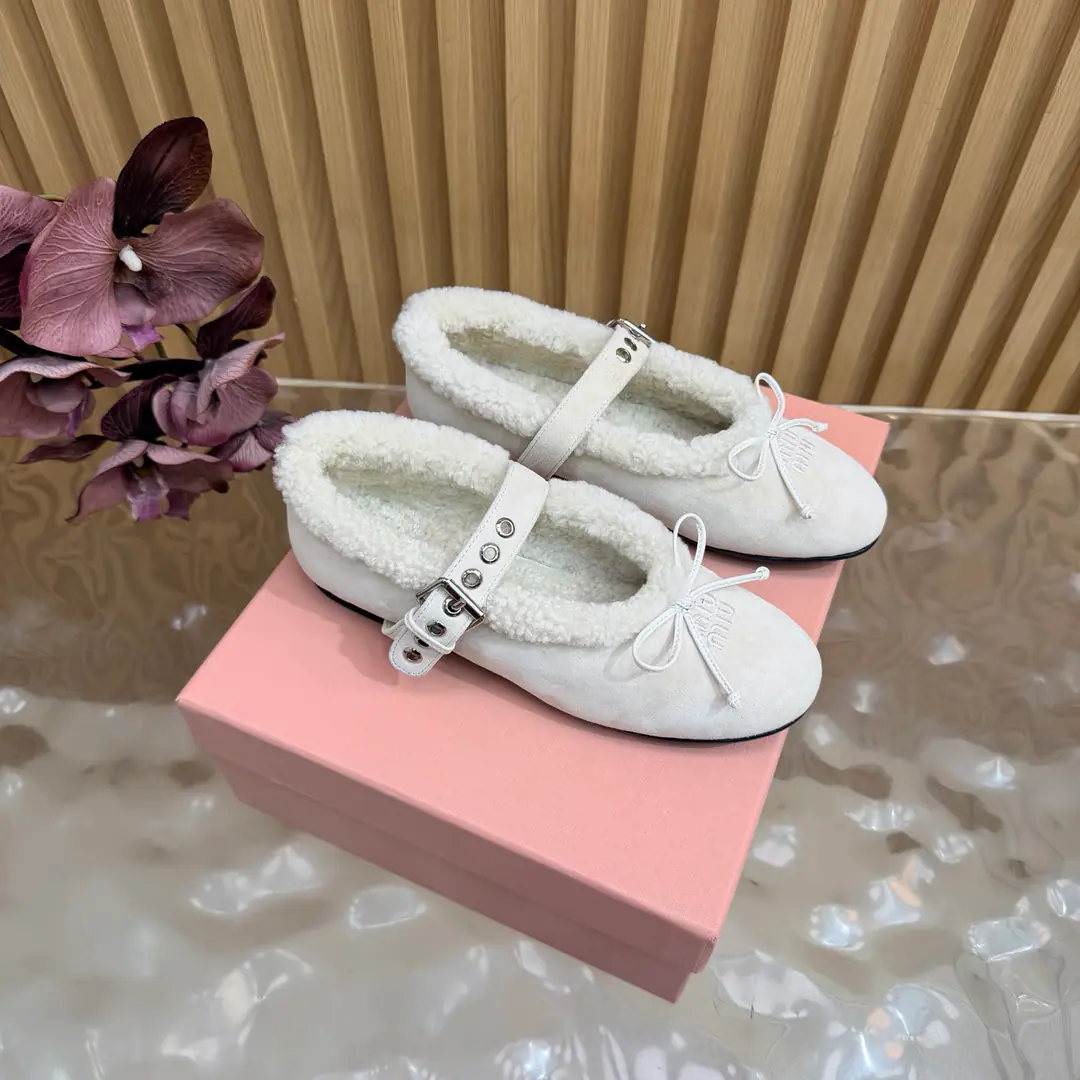 𝑀𝑖𝑢𝑀𝑖 ²⁰²² Mu. Mu. New paragraph🩰wool. Ballet.🎀Mary Jane's shoe series is new.🎀miumiu ★★★★★ Paris Fashion Week's latest show., A new set of cozyness and fashion styles., Pointheads and round-head designs match different style requirements ♺ Shoe.: Cows are counter-feat.➕wool. ♺ Uchi.: Original customizes the wool inside ♺ Otsumi!: Original Base ♺ Shoes.: 35-39（34, 40, 41Custom without re-offer） ♺ The most expensive cabinet is packed.