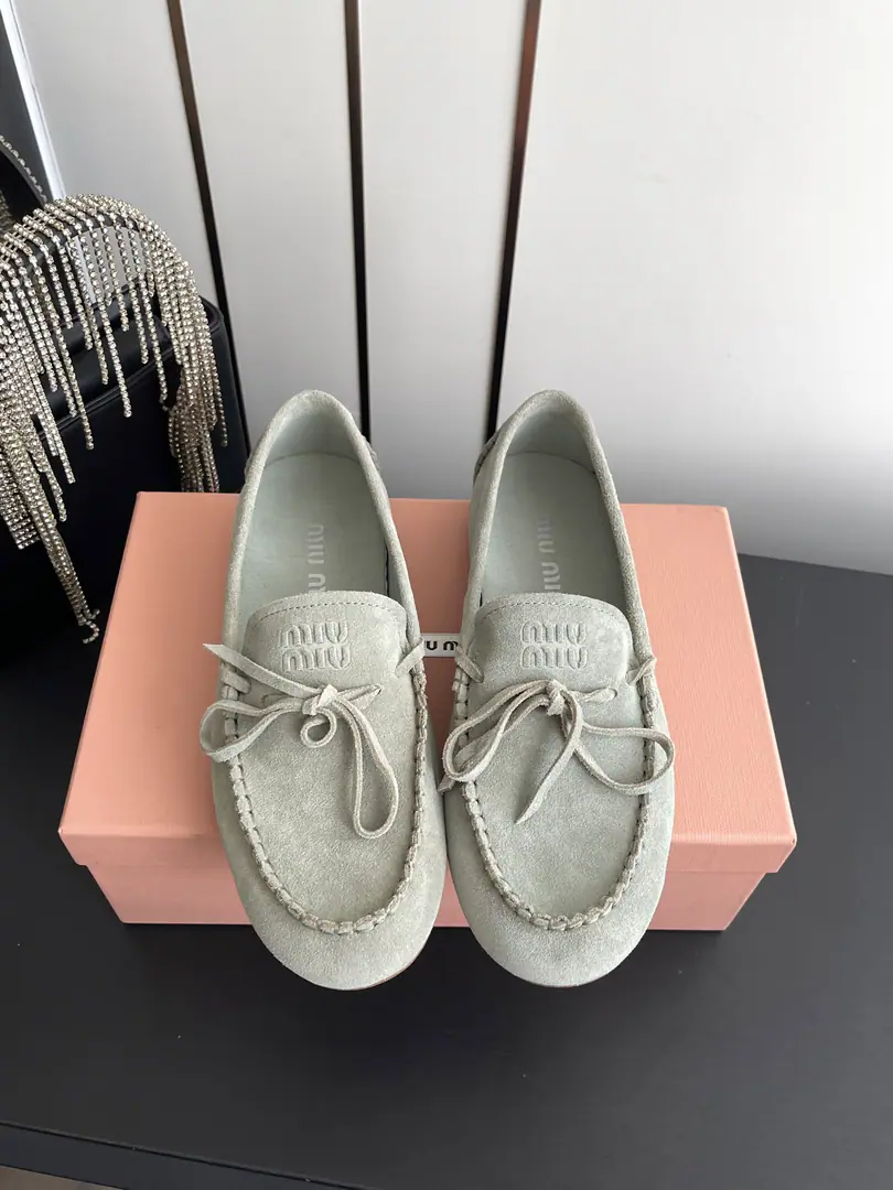 🏧𝐌𝐢𝐮𝐌𝐢𝐮Mu Mu Shinjin, Pibutt.🎀Single shoes. These two weld the softness of spring and summer to their feet. SoftfufuThe revelry, the skin with the glitter of the bow. Sweet, unsatisfied feelings of a girl are filled with them. It's not routine.. Shoe-faced cow revel The insides are counter-featur. Original version to open Codes: 35-41（40 41Make a reservation.）