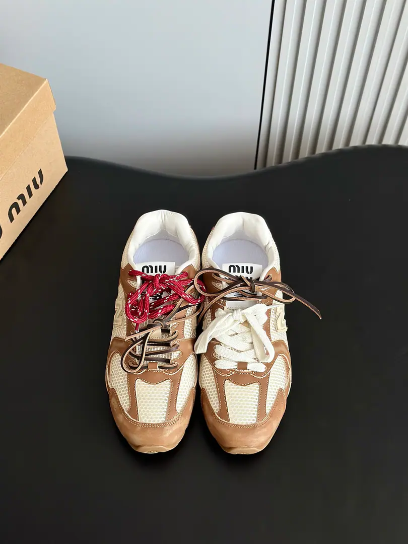 Batch Miumi* ✖️new Balanc* Joint couple sneakers. Happy shoes from Meadard are old and colored. Shoes with a pair of corny, leather., In the cow's skin., Self-module skating rubber grinding base The shoelaces were designed with three pairs of shoelaces per shoe, which are more popular recently. Female size35-39（40Make a no-refund order.） Men's size.39-44