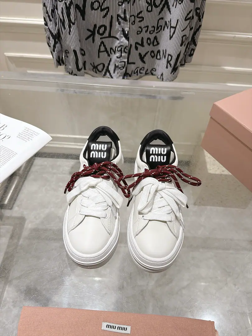 🏧𝐌𝐢𝐮𝐌𝐢𝐮New pair of pairs of shoes. The top-level thick-down leisure sport, Muller's white shoes. I'm not bored with the punching. It's nicer to have a staircase. The daily street trip is perfect. The feet are clean and clean. I'll be in the middle of a four-year contract. The fabric is custom-made for cattle. The insides are all sheep's skin. Original Opener CustomTPUOtsumi! size: 35-39（40/41Custom）